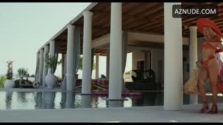 KATE HUDSON nude in Glass Onion: A Knives Out Mystery
