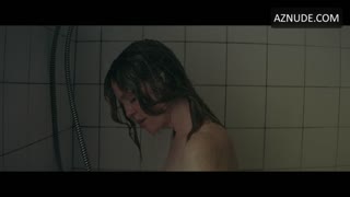 JULIANNE MOORE nude in Gloria Bell