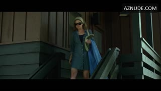 LOLA KIRKE nude in Gone Girl