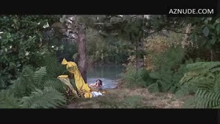NATALIE WOOD nude in The Great Race