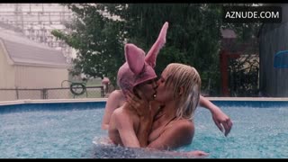 CHLOE SEVIGNY nude in Gummo