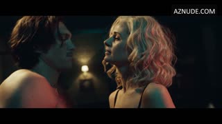 AGNIESZKA GROCHOWSKA nude in How I Fell in Love with a Gangster