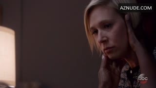 LIZA WEIL nude in How to Get Away with Murder
