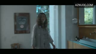 AGNIESZKA GROCHOWSKA nude in Hold Tight