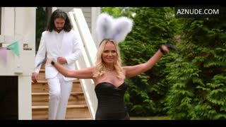 KRISTIN CHENOWETH nude in Holidate