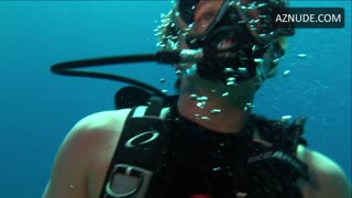 LAURA VANDERVOORT nude in Into the Blue 2: The Reef