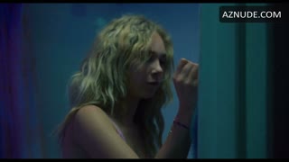 JUNO TEMPLE nude in Jack and Diane