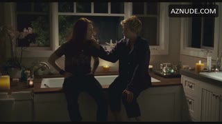JULIANNE MOORE nude in The Kids Are All Right