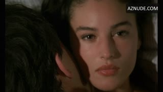MONICA BELLUCCI nude in La riffa