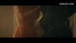 NATALIE PORTMAN nude in Lady in the Lake