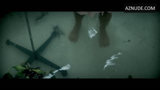 NATALIE PORTMAN nude in Lady in the Lake