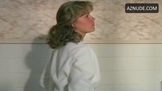 ELISABETH SHUE nude in Link
