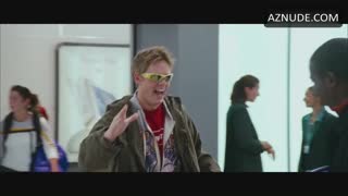 SHANNON ELIZABETH nude in Love Actually