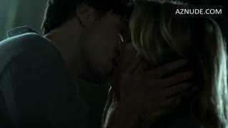 SHARON HINNENDAEL nude in Embrace of the Vampire