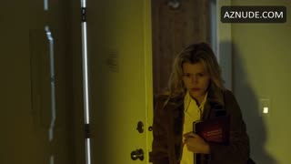 CHELSEY REIST nude in Embrace of the Vampire