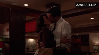 ELIZABETH REASER nude in Mad Men