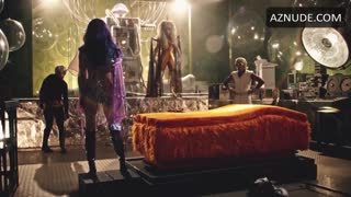SIMONE SPOLADORE nude in Magnifica 70