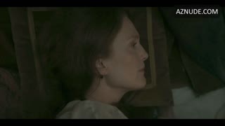 JULIANNE MOORE nude in Mary & George