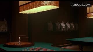 LARA FLYNN BOYLE nude in Mobsters