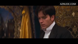 NICOLE KIDMAN nude in Moulin Rouge!