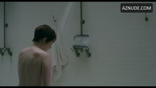 MAISIE WILLIAMS nude in The New Mutants