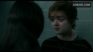 MAISIE WILLIAMS nude in The New Mutants