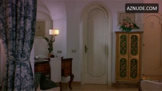 MARISA TOMEI nude in Only You