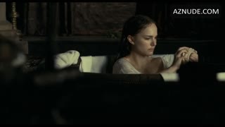NATALIE PORTMAN nude in The Other Boleyn Girl