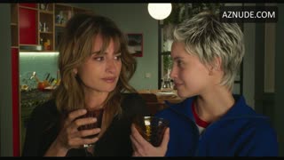 PENELOPE CRUZ nude in Parallel Mothers