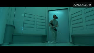OLIVIA MUNN nude in The Predator