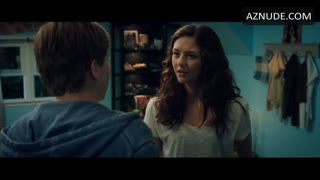 KATIE FINDLAY nude in Premature
