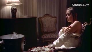 MARGOT KIDDER nude in Quackser Fortune Has a Cousin in the Bronx