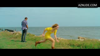 SUZANNA SON nude in Red Rocket