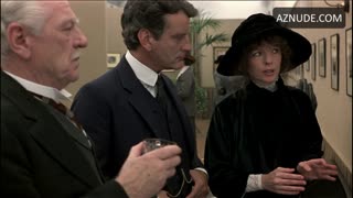 DIANE KEATON nude in Reds