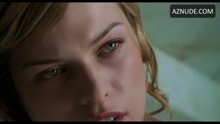 MILLA JOVOVICH nude in Resident Evil