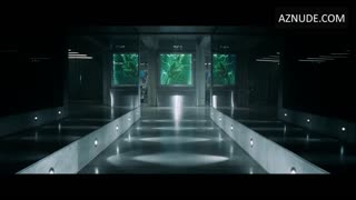 MILLA JOVOVICH nude in Resident Evil: Apocalypse