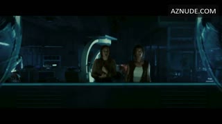 MILLA JOVOVICH nude in Resident Evil: Extinction