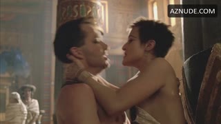 LYNDSEY MARSHAL nude in Rome