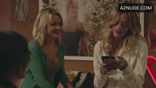 SAMARA WEAVING nude in SMILF