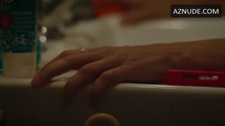 FRANKIE SHAW nude in SMILF