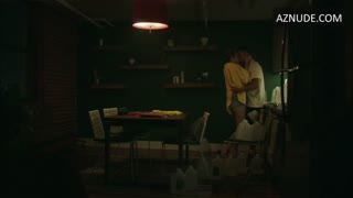 SAMARA WEAVING nude in SMILF