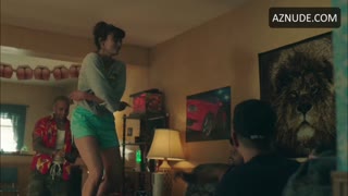 FRANKIE SHAW nude in SMILF