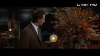ELIZABETH TAYLOR nude in The Sandpiper