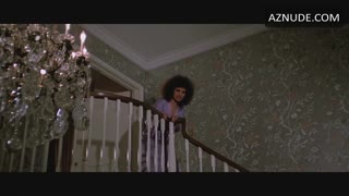 MARY ELIZABETH MASTRANTONIO nude in Scarface