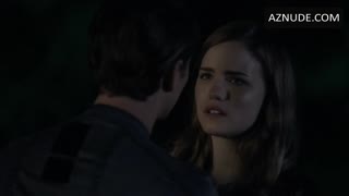 WILLA FITZGERALD nude in Scream