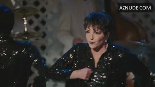 LIZA MINNELLI nude in Sex and the City 2