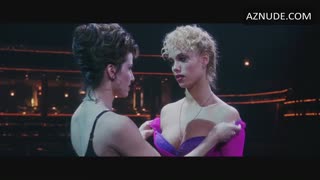 ELIZABETH BERKLEY nude in Showgirls