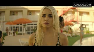 LALI ESPOSITO nude in Sky Rojo