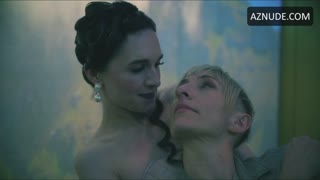 LENA HALL nude in Snowpiercer
