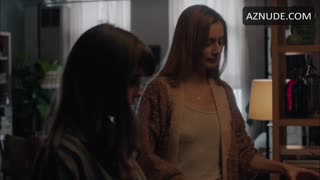 CAITLIN FITZGERALD nude in Sweetbitter